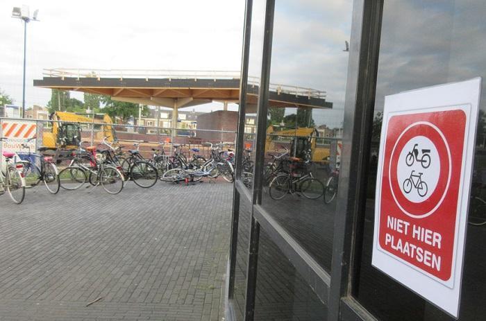 Fout geparkeerde fietsen op Stationsplein lost nog niet op