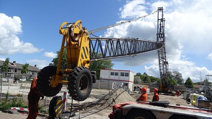 Tweede grote kraan op bouwproject Assen (Video)