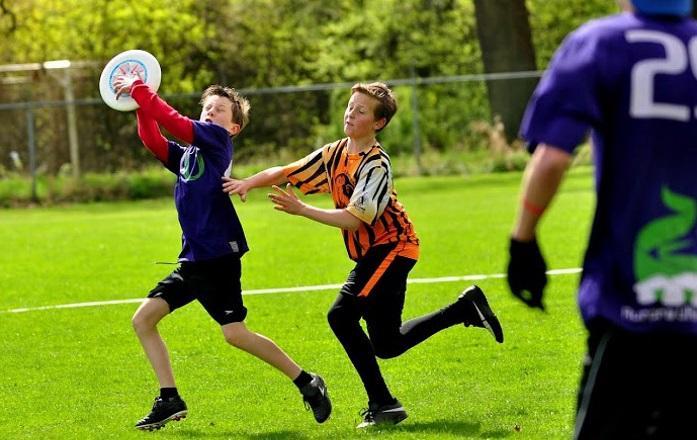 Beach Frisbee aan de Baggelhuizerplas