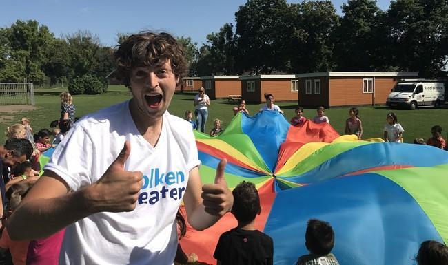 Circusfeestje voor vluchtelingenkinderen in AZC Assen