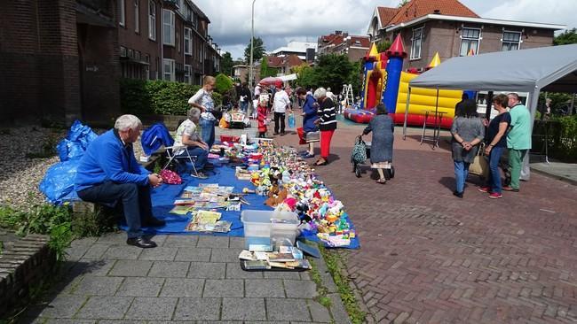 Vandaag rommelmarkt in de Oranjestraat in Assen