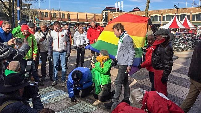 Assen krijgt regenboogzebrapad op Weiersstraat