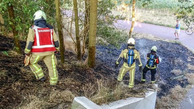 Natuurbrand bij fietstunnel Baggelhuizerplas