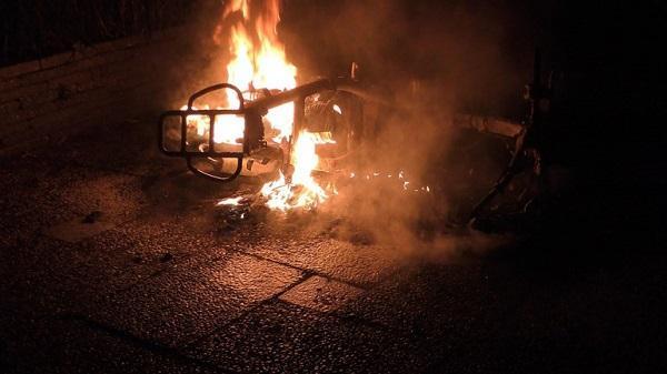 Scooter uitgebrand aan de Vennebroekstraat