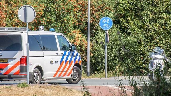 Auto rijdt scooter aan in Kloosterveen