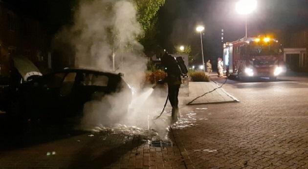 Auto brandt uit in Beilen (Video)