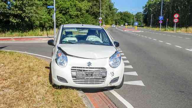 Auto botst op vuilniswagen Europaweg-Zuid (Video)