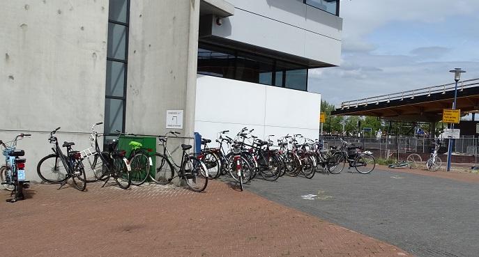 Parkeren van fietsen bij het station van Assen blijft een probleem