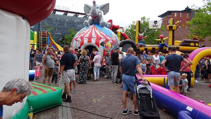 Springkussenfestival trekt weer veel kinderen (Video)