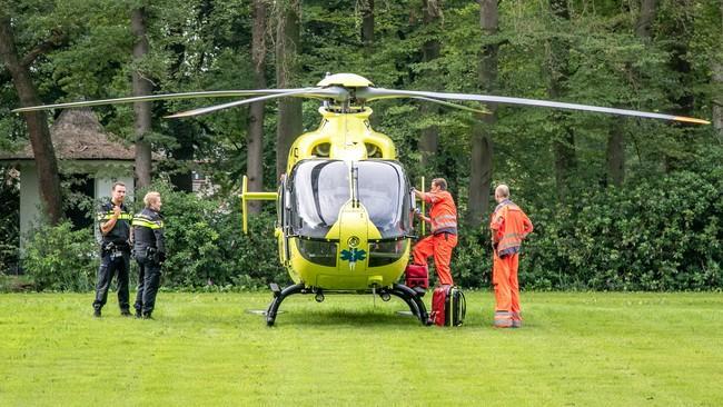 Traumahelikopter landt voor inzet langs Beilerstraat