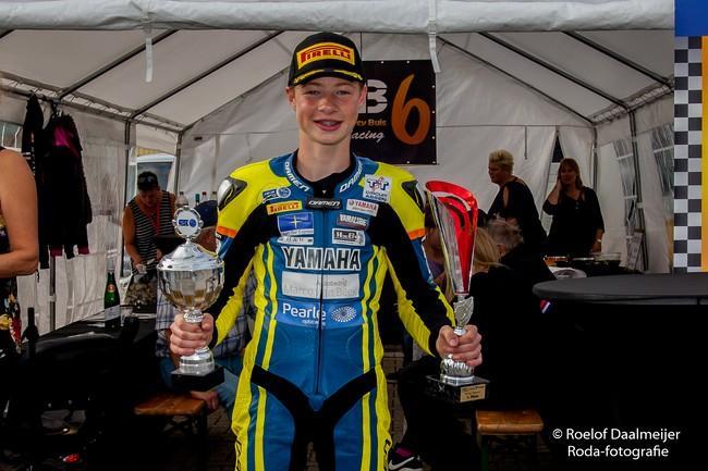 Jeffrey Buis eerste en tweede in de Yamaha R3 Cup tijdens IDM Assen