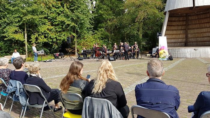 BiggleBaggle BigBand in de Tuin van Assen (video)