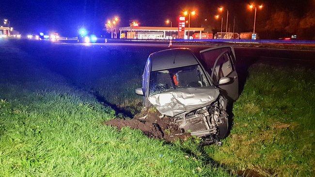 Gewonde bij botsing tussen auto en vrachtwagen op A28