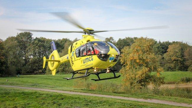 Traumahelikopter landt bij Baggelhuizerplas in Assen