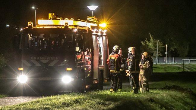 Brandweer blust buitenbrand op Messchenveld