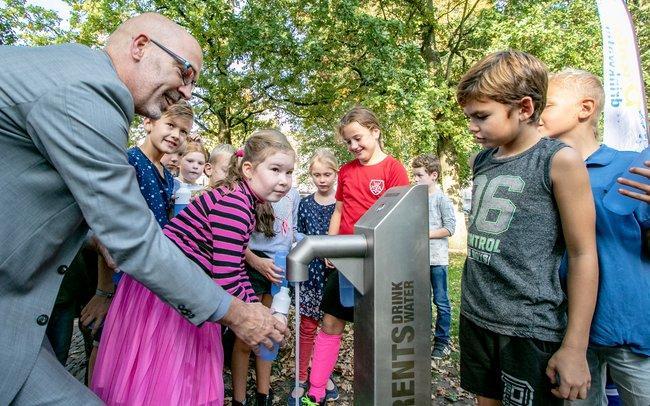 Watertappunt op de Brink in Assen officieel geopend