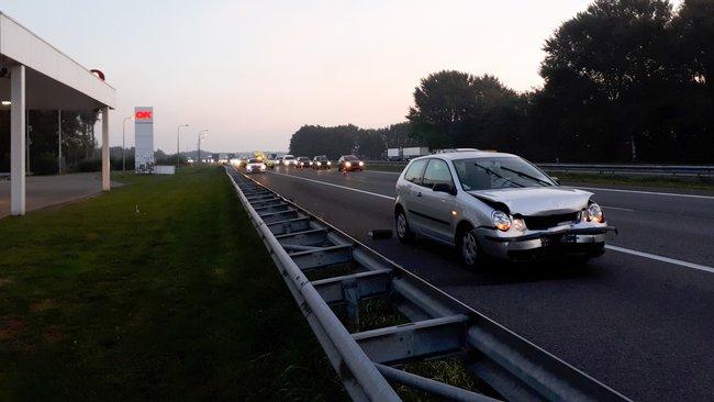 Autos botsen op A28: kilometers lange file richting Hoogeveen