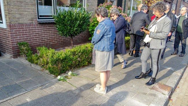 Fotos: Nieuwe struikelstenen voor Joodse slachtoffers in Assen