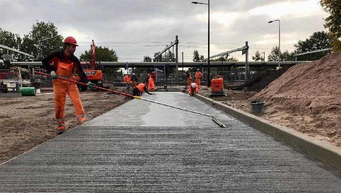 Vandaag laatste beton bij busstation in Assen gestort