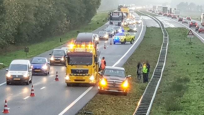 Autos op A28 bij Hooghalen botsen op elkaar