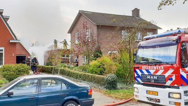 Explosie zorgt voor felle brand in Hooghalen
