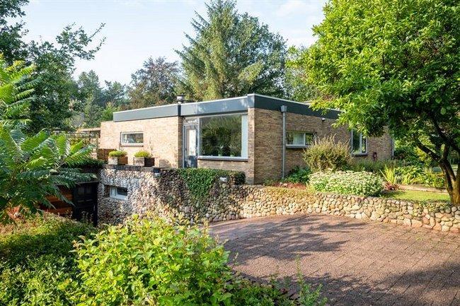 Te koop in Assen: royale vrijstaande luxe bungalow met jacuzzi