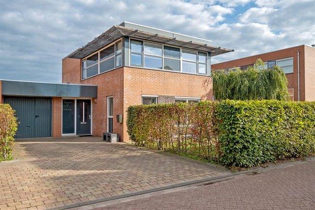 Te koop in Assen: vrijstaande woning met aangebouwde garage