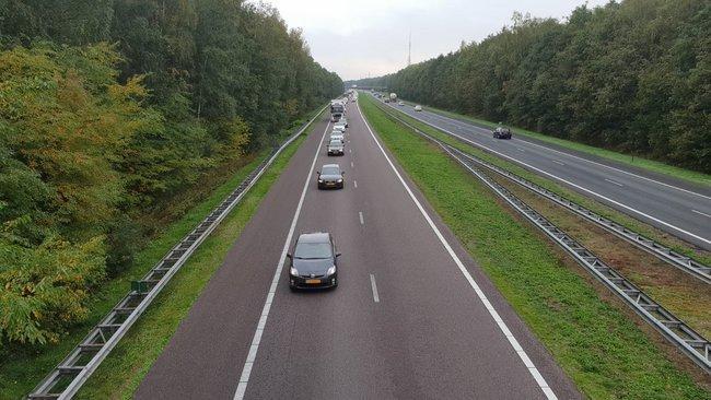 Formule 1-spandoek boven A28 bij Assen verwijderd