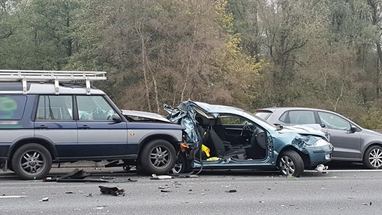 A28 richting Groningen nog tot 11 uur dicht door ongeval 