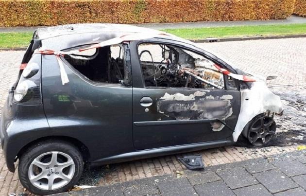 Politie zoekt getuigen van autobrand in Assen-Oost