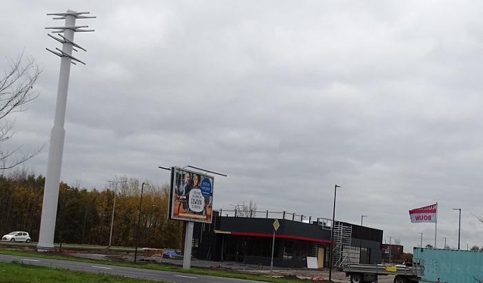 KFC Assen heeft mega reclamepaal langs A28