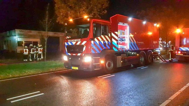 Grote brand bij garagebedrijf USA Cars in Assen (Video)