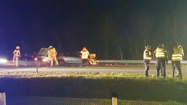 Gewonde bij ongeval tussen twee autos op A28 bij Hooghalen