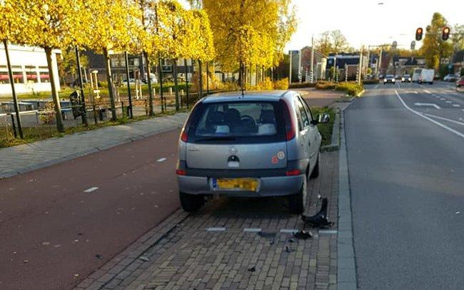 Scooterrijders rijden door na aanrijding op Groningerstraat