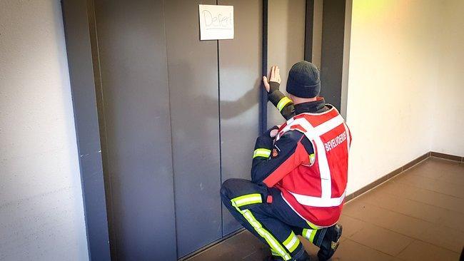 Brandweer redt persoon uit lift in Kloosterveste