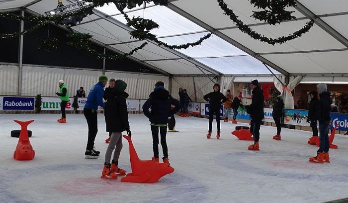 Schoolschaatsen op ijsbaan bij WintersAssen een succes (Video)
