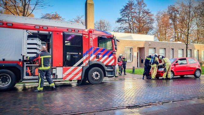 Brandweer in actie voor autobrand in centrum van Assen