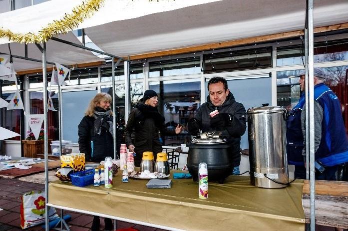 Gezelligheid bij winterfeest Leger des Heils