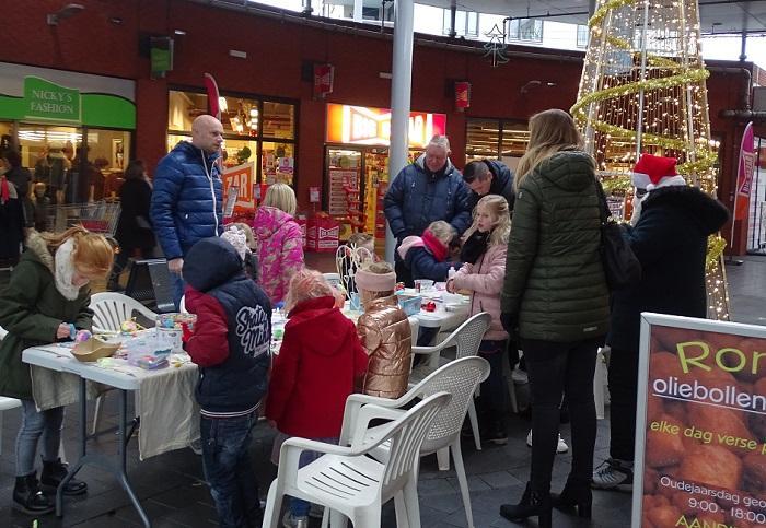 Kerstsfeer in winkelcentrum Marsdijk