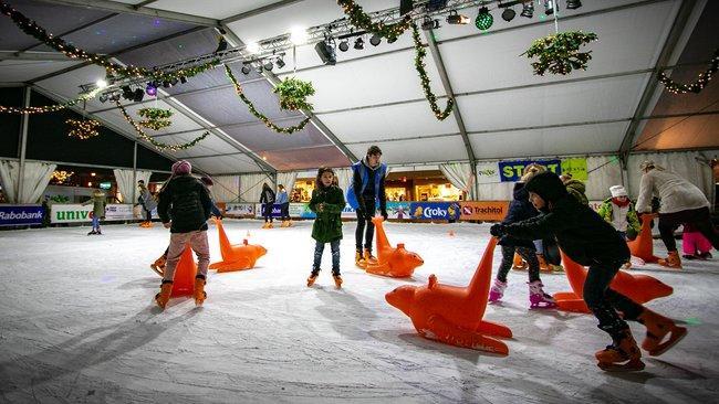 Gratis schaatsen tijdens kerstmarkt op Koopmansplein in Assen