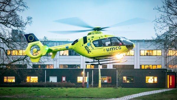 Traumahelikopter landt voor inzet in Assen