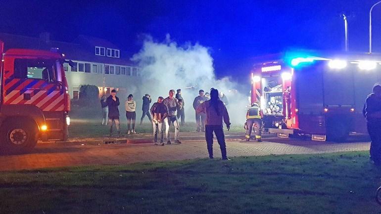 Brand in flat Assen: Hulpdiensten bekogeld met vuurwerk