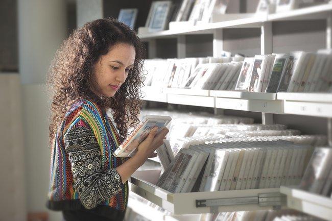 DNK verkoopt groot aantal dvd s tijdens Tweedehands Boekverkoop