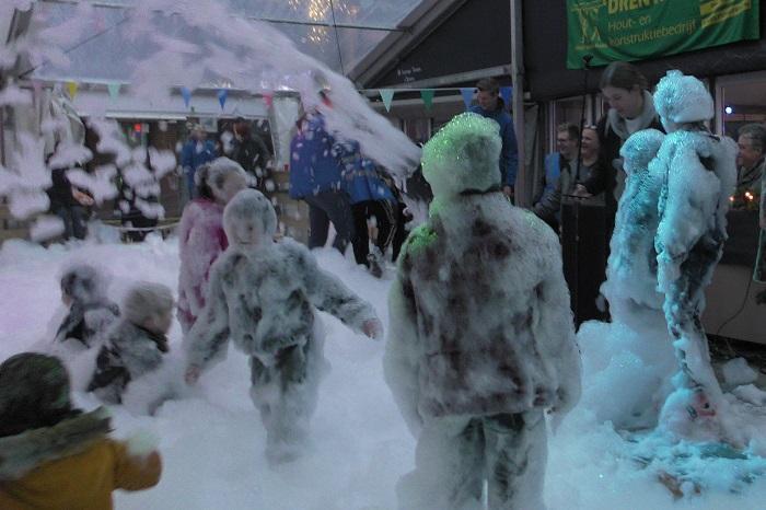 Schuimparty op de ijsbaan van Assen (Video)