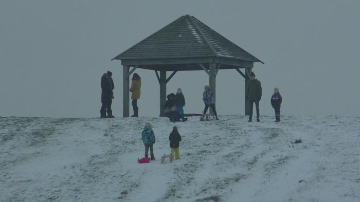 Sneeuwpret op heuvel Kloosterveen (Video)