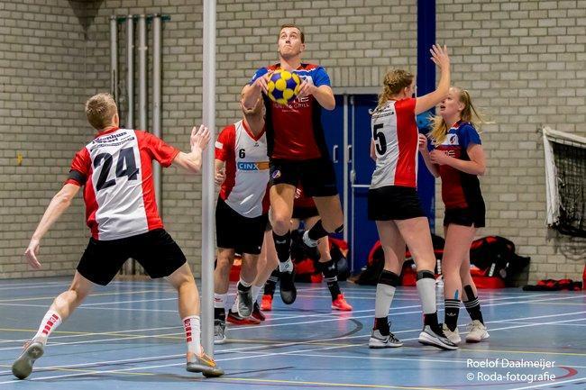 Fotos: AVO 1 wint in ware thriller van OWK; AVO 2 scoort er op los