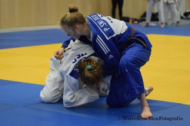 Judoka Paulien Snijder (15) uit Assen gaat haar droom achterna 