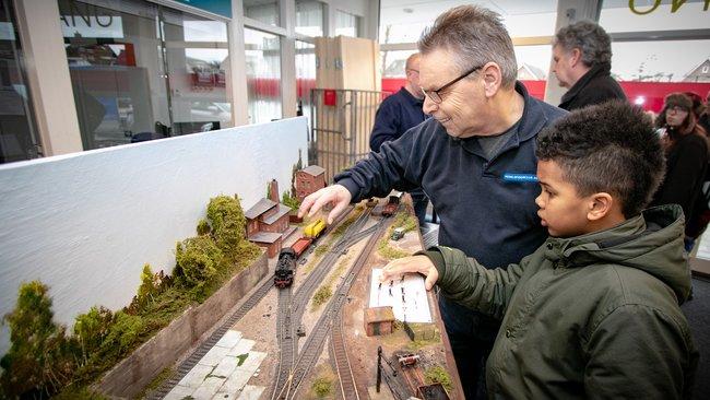 Fotos: Treinenbeurs Modelspoorclub Assen trekt ruim 400 bezoekers