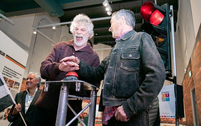 Expositie Egbert Streuer in Assen geopend (Video)