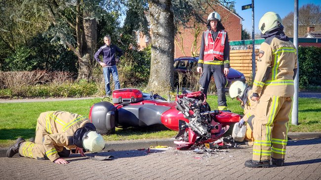 Motorrijder raakt zwaargewond bij aanrijding in Assen (Video)